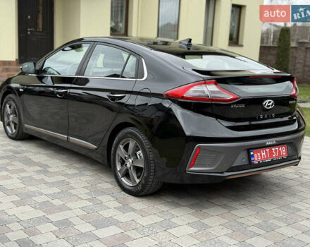 Черный Хендай Ioniq, объемом двигателя 0 л и пробегом 100 тыс. км за 14200 $, фото 10 на Automoto.ua