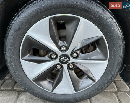 Черный Хендай Ioniq, объемом двигателя 0 л и пробегом 145 тыс. км за 12499 $, фото 68 на Automoto.ua