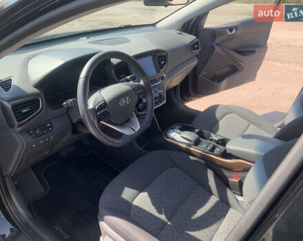 Черный Хендай Ioniq, объемом двигателя 0 л и пробегом 85 тыс. км за 11900 $, фото 13 на Automoto.ua