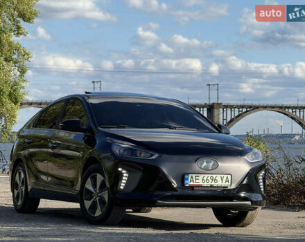 Черный Хендай Ioniq, объемом двигателя 0 л и пробегом 129 тыс. км за 13200 $, фото 1 на Automoto.ua