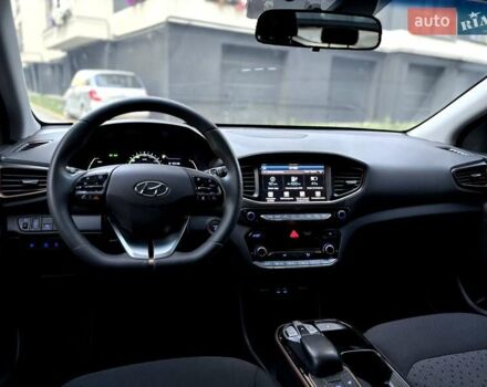 Черный Хендай Ioniq, объемом двигателя 0 л и пробегом 91 тыс. км за 12800 $, фото 66 на Automoto.ua