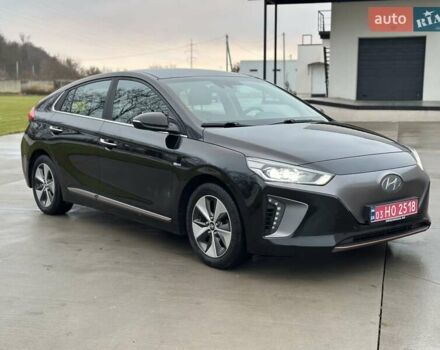 Черный Хендай Ioniq, объемом двигателя 0 л и пробегом 137 тыс. км за 12499 $, фото 2 на Automoto.ua