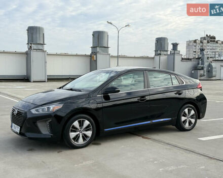 Черный Хендай Ioniq, объемом двигателя 1.6 л и пробегом 77 тыс. км за 15750 $, фото 85 на Automoto.ua