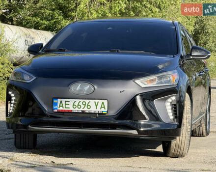Черный Хендай Ioniq, объемом двигателя 0 л и пробегом 129 тыс. км за 13200 $, фото 2 на Automoto.ua