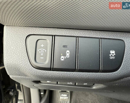 Черный Хендай Ioniq, объемом двигателя 1.6 л и пробегом 77 тыс. км за 15900 $, фото 56 на Automoto.ua