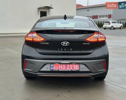 Черный Хендай Ioniq, объемом двигателя 0 л и пробегом 137 тыс. км за 12499 $, фото 6 на Automoto.ua