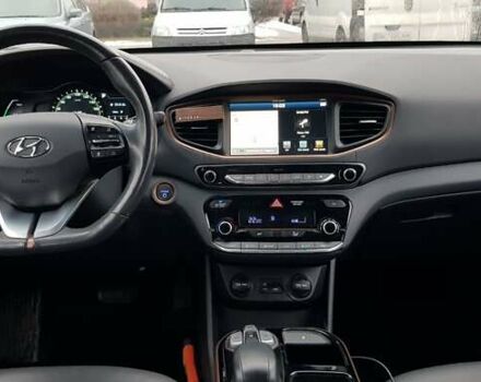 Черный Хендай Ioniq, объемом двигателя 0 л и пробегом 122 тыс. км за 13678 $, фото 11 на Automoto.ua