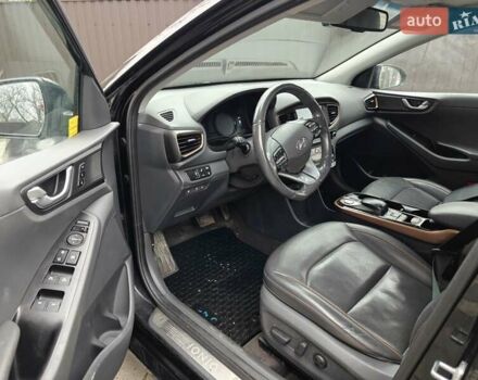 Черный Хендай Ioniq, объемом двигателя 0 л и пробегом 141 тыс. км за 11999 $, фото 8 на Automoto.ua