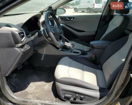 Черный Хендай Ioniq, объемом двигателя 1.58 л и пробегом 155 тыс. км за 2900 $, фото 6 на Automoto.ua