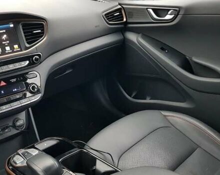 Черный Хендай Ioniq, объемом двигателя 0 л и пробегом 122 тыс. км за 13678 $, фото 16 на Automoto.ua