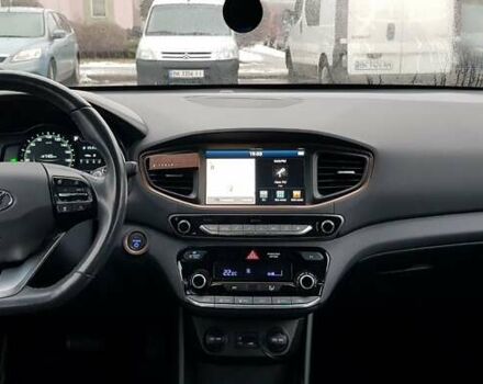 Черный Хендай Ioniq, объемом двигателя 0 л и пробегом 122 тыс. км за 13678 $, фото 9 на Automoto.ua
