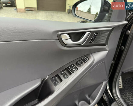 Черный Хендай Ioniq, объемом двигателя 0 л и пробегом 100 тыс. км за 14200 $, фото 24 на Automoto.ua