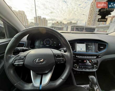Черный Хендай Ioniq, объемом двигателя 1.6 л и пробегом 77 тыс. км за 15750 $, фото 39 на Automoto.ua