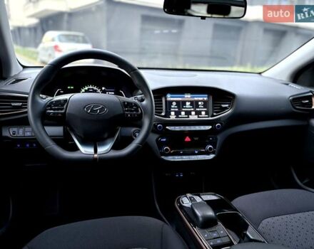Черный Хендай Ioniq, объемом двигателя 0 л и пробегом 91 тыс. км за 12800 $, фото 64 на Automoto.ua
