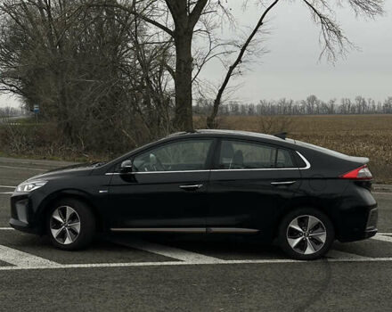 Черный Хендай Ioniq, объемом двигателя 0 л и пробегом 134 тыс. км за 13200 $, фото 6 на Automoto.ua