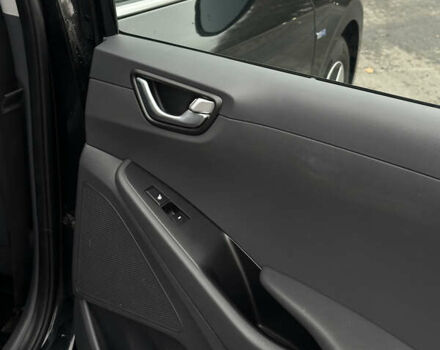 Черный Хендай Ioniq, объемом двигателя 0 л и пробегом 134 тыс. км за 13200 $, фото 27 на Automoto.ua