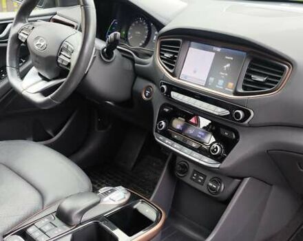 Черный Хендай Ioniq, объемом двигателя 0 л и пробегом 96 тыс. км за 13750 $, фото 19 на Automoto.ua
