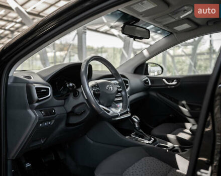Чорний Хендай Ioniq, об'ємом двигуна 1.58 л та пробігом 53 тис. км за 15850 $, фото 14 на Automoto.ua