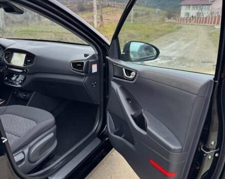 Черный Хендай Ioniq, объемом двигателя 0 л и пробегом 93 тыс. км за 12200 $, фото 16 на Automoto.ua