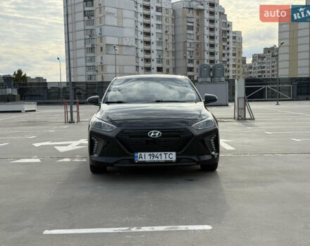 Черный Хендай Ioniq, объемом двигателя 1.6 л и пробегом 77 тыс. км за 15750 $, фото 1 на Automoto.ua