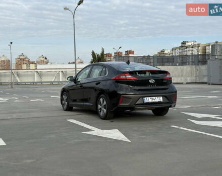 Черный Хендай Ioniq, объемом двигателя 1.6 л и пробегом 77 тыс. км за 15900 $, фото 8 на Automoto.ua
