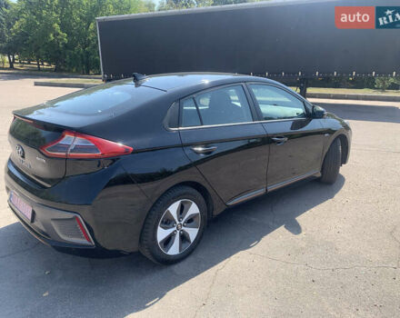 Черный Хендай Ioniq, объемом двигателя 0 л и пробегом 85 тыс. км за 11900 $, фото 4 на Automoto.ua