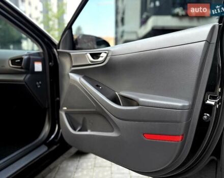 Черный Хендай Ioniq, объемом двигателя 0 л и пробегом 91 тыс. км за 12800 $, фото 59 на Automoto.ua