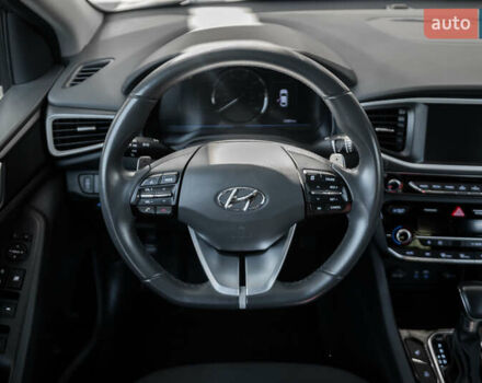 Чорний Хендай Ioniq, об'ємом двигуна 1.58 л та пробігом 53 тис. км за 15850 $, фото 9 на Automoto.ua