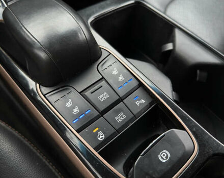 Черный Хендай Ioniq, объемом двигателя 0 л и пробегом 134 тыс. км за 13200 $, фото 44 на Automoto.ua