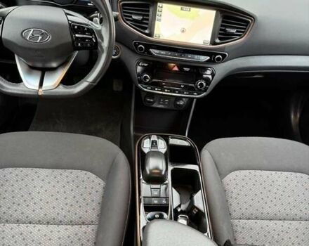 Черный Хендай Ioniq, объемом двигателя 0 л и пробегом 93 тыс. км за 12200 $, фото 10 на Automoto.ua