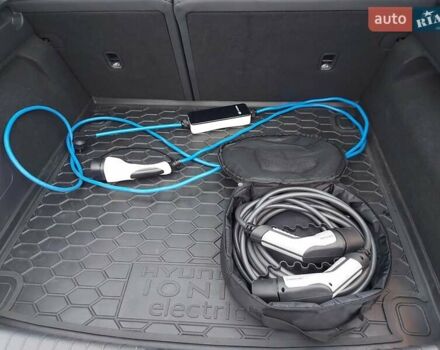 Черный Хендай Ioniq, объемом двигателя 0 л и пробегом 142 тыс. км за 13500 $, фото 31 на Automoto.ua