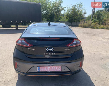 Черный Хендай Ioniq, объемом двигателя 0 л и пробегом 85 тыс. км за 11900 $, фото 5 на Automoto.ua