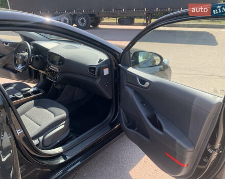 Черный Хендай Ioniq, объемом двигателя 0 л и пробегом 85 тыс. км за 11900 $, фото 11 на Automoto.ua