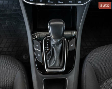 Чорний Хендай Ioniq, об'ємом двигуна 1.58 л та пробігом 53 тис. км за 15850 $, фото 21 на Automoto.ua