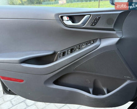 Черный Хендай Ioniq, объемом двигателя 0 л и пробегом 145 тыс. км за 12499 $, фото 73 на Automoto.ua