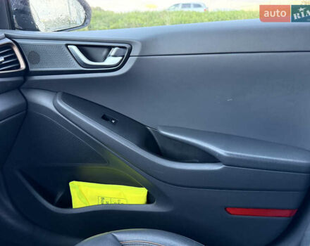 Черный Хендай Ioniq, объемом двигателя 0 л и пробегом 145 тыс. км за 12499 $, фото 40 на Automoto.ua