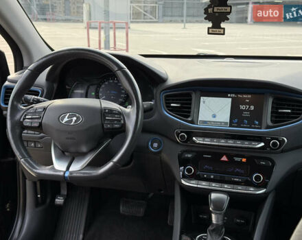 Черный Хендай Ioniq, объемом двигателя 1.6 л и пробегом 77 тыс. км за 15900 $, фото 27 на Automoto.ua