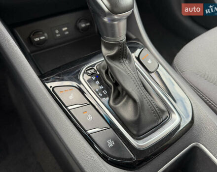 Черный Хендай Ioniq, объемом двигателя 1.6 л и пробегом 77 тыс. км за 15900 $, фото 42 на Automoto.ua