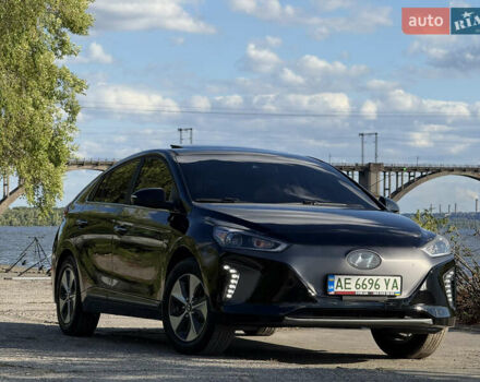 Черный Хендай Ioniq, объемом двигателя 0 л и пробегом 129 тыс. км за 13200 $, фото 4 на Automoto.ua