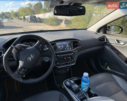 Черный Хендай Ioniq, объемом двигателя 0 л и пробегом 129 тыс. км за 13200 $, фото 25 на Automoto.ua