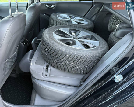 Черный Хендай Ioniq, объемом двигателя 0 л и пробегом 145 тыс. км за 12499 $, фото 71 на Automoto.ua