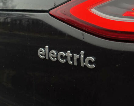 Черный Хендай Ioniq, объемом двигателя 0 л и пробегом 134 тыс. км за 13200 $, фото 9 на Automoto.ua