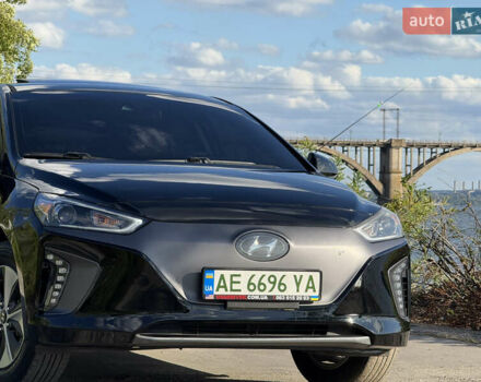 Черный Хендай Ioniq, объемом двигателя 0 л и пробегом 129 тыс. км за 13200 $, фото 21 на Automoto.ua