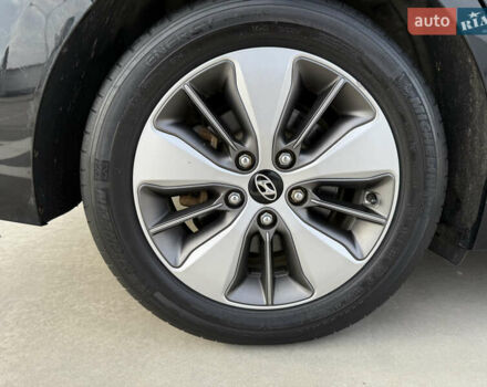 Черный Хендай Ioniq, объемом двигателя 1.6 л и пробегом 77 тыс. км за 15750 $, фото 60 на Automoto.ua