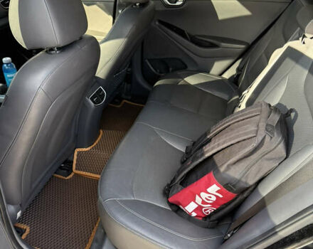 Черный Хендай Ioniq, объемом двигателя 0 л и пробегом 129 тыс. км за 13200 $, фото 27 на Automoto.ua