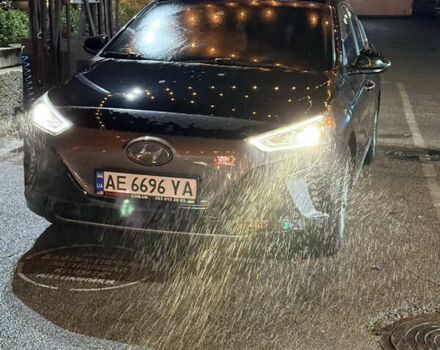 Черный Хендай Ioniq, объемом двигателя 0 л и пробегом 129 тыс. км за 13200 $, фото 36 на Automoto.ua