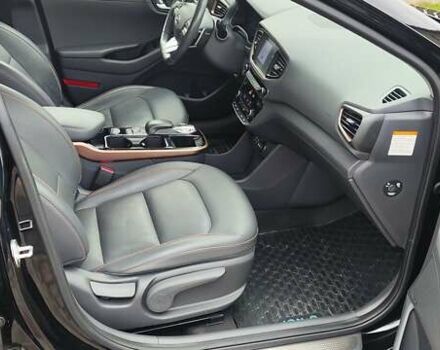 Черный Хендай Ioniq, объемом двигателя 0 л и пробегом 96 тыс. км за 13750 $, фото 7 на Automoto.ua