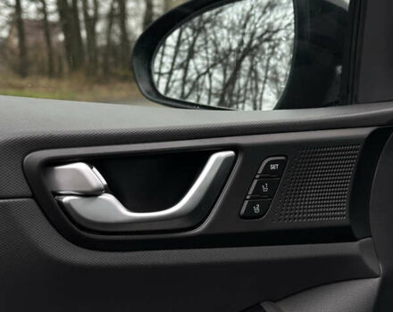 Черный Хендай Ioniq, объемом двигателя 0 л и пробегом 134 тыс. км за 13200 $, фото 14 на Automoto.ua
