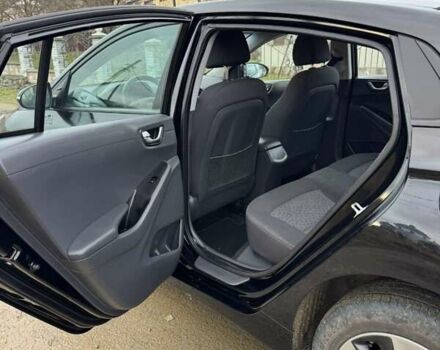 Черный Хендай Ioniq, объемом двигателя 0 л и пробегом 93 тыс. км за 12200 $, фото 20 на Automoto.ua