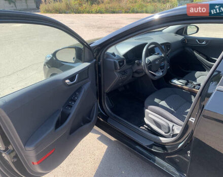 Черный Хендай Ioniq, объемом двигателя 0 л и пробегом 85 тыс. км за 11900 $, фото 8 на Automoto.ua